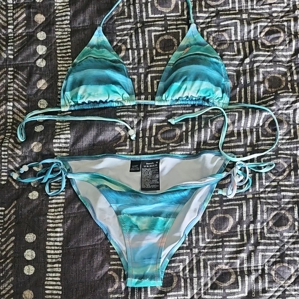 Bench Turquoise Bikini - Picture 1 of 3